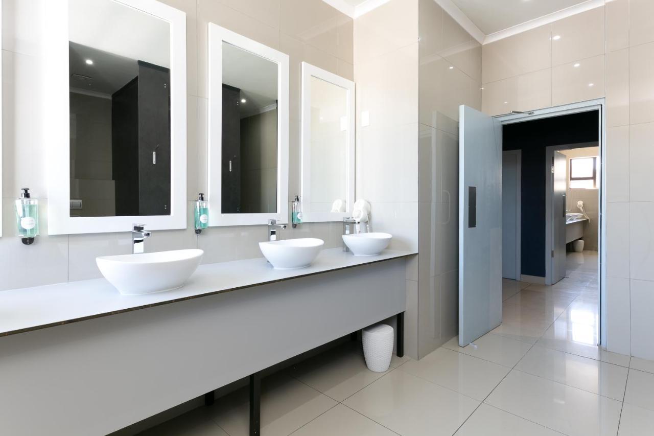 Zzzone Boutique Hostel Херманус Экстерьер фото