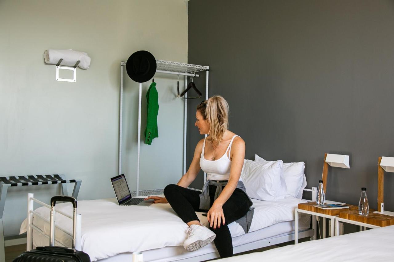 Zzzone Boutique Hostel Херманус Экстерьер фото