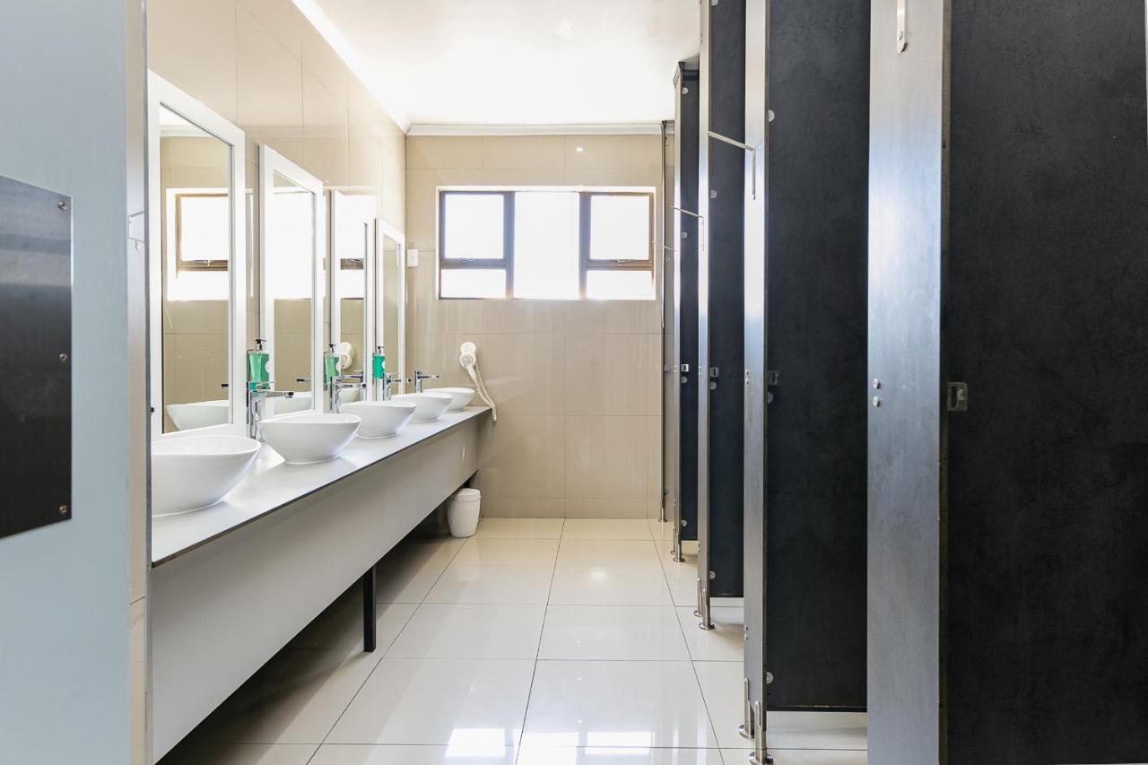 Zzzone Boutique Hostel Херманус Экстерьер фото